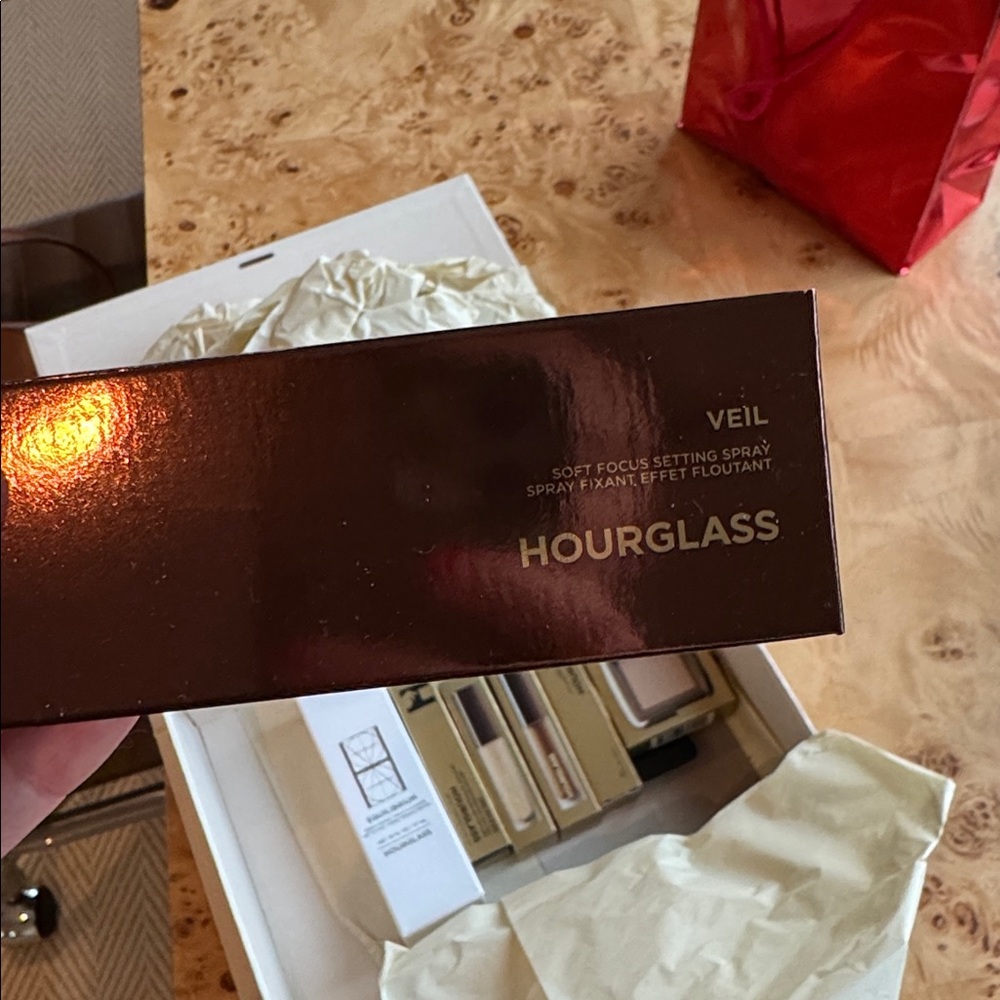 NWT Hourglass Cosmetics x Amex “The Travel Edit” Set - Picture 8 of 10